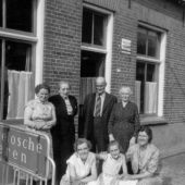 Familie-Dangremond-voor-cafe.jpg