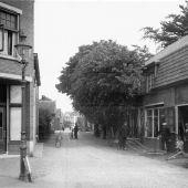 Marktstraat met smederij