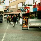 De Herenstraat Schwarte rechts en keurslager Kieftenbeld links.JPG