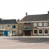 de panden van Overijsselsdagblad en Chineesrestaurant aan de grote markt.jpg