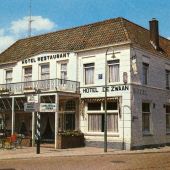 het oude Hotel de Zwaan, Raalte in kleur.jpg