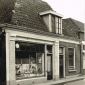 Olminkhof  2winkel vóór 1963.jpg