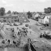 -Raalte aanleg Nieuwemarkt met nieuwe huizen ca1950.jpg