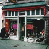 Winkel van Mine Walraven bezig met opheffingsuitverkoop.jpg